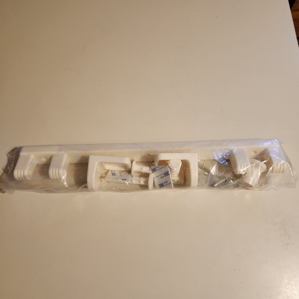 3M Plastic Bath Towel Rack